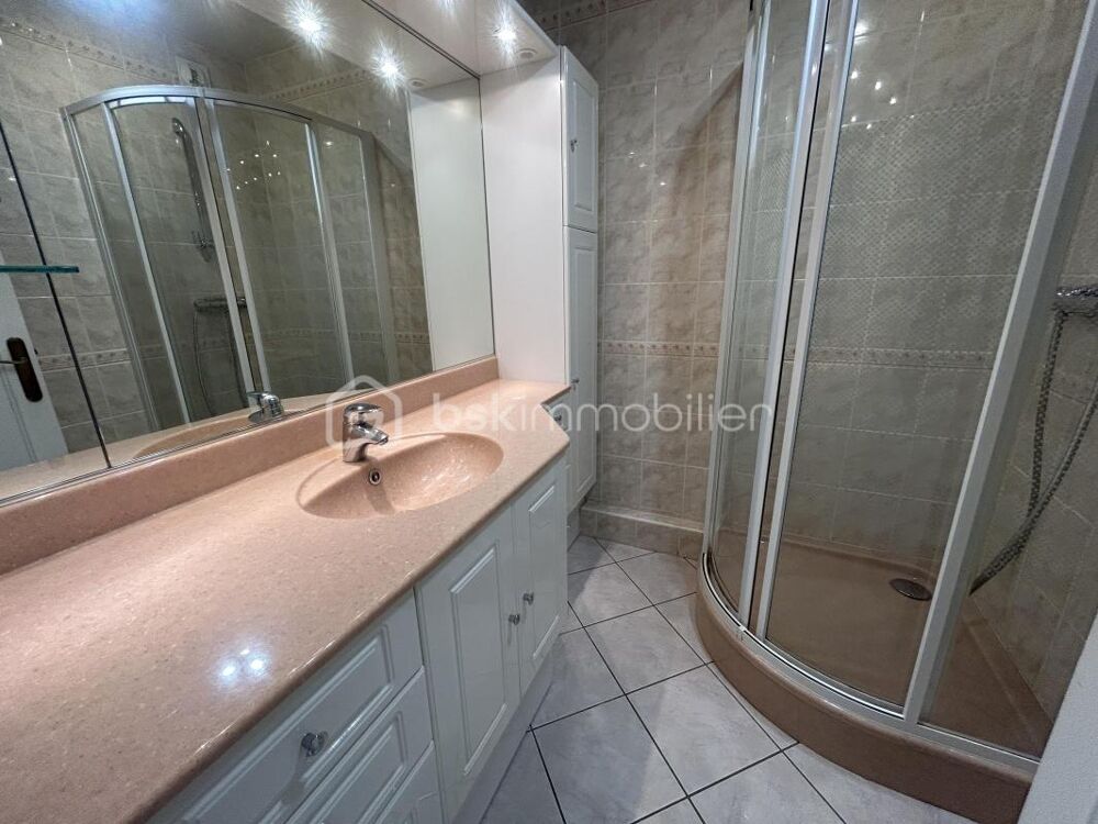 BEL APPARTEMENT - GARAGE - TERRASSE- CENTRE VILLE