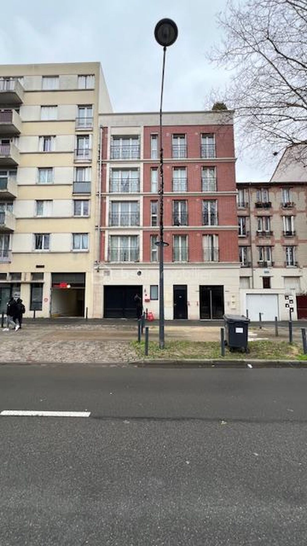Studio dans un immeuble récent