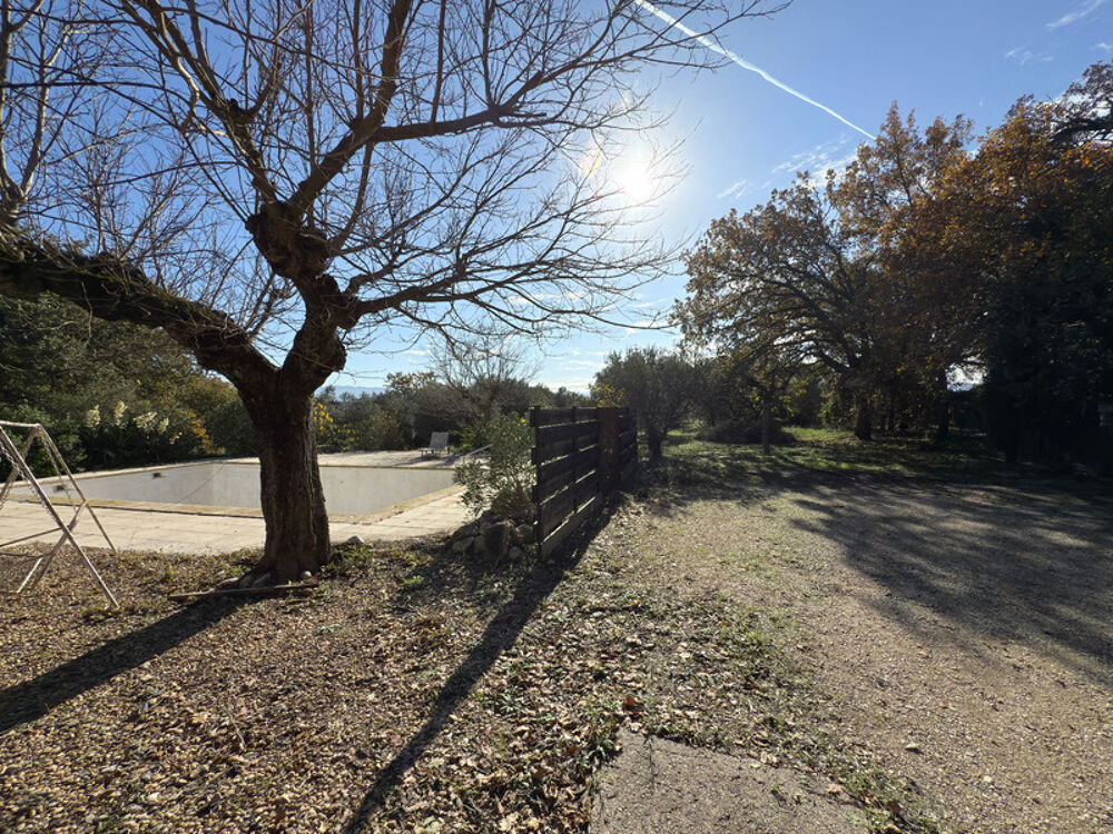 Maison 9 pièces 243 m² · à Saint Saturnin les Apt · 243 m² · 398 000 €