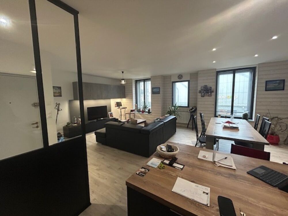 RARE APPARTEMENT VANNES INTRAMUROS - T4 RÉNOVE 95 -m²- TRAVERSANT AU COEUR DE VANNES-TRES LUMINEUX