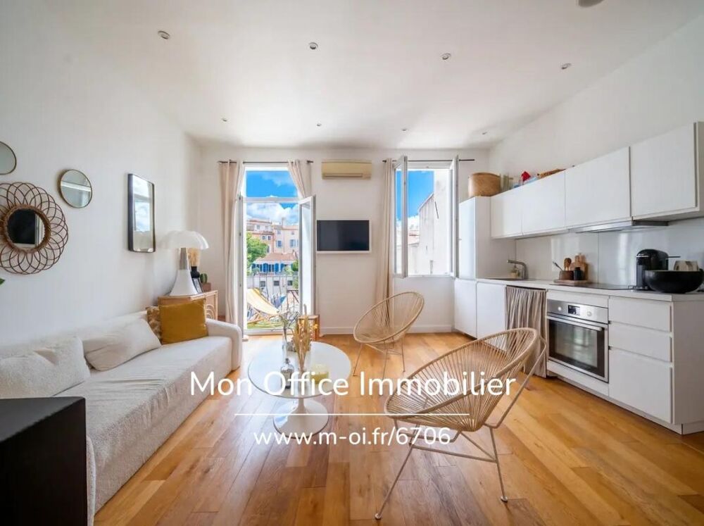 Référence : 6706-ETH. - Appartement - 2 pièces - 44m2 - Lumineux - Balcon - Calme absolu - Centre ville historique - 13100