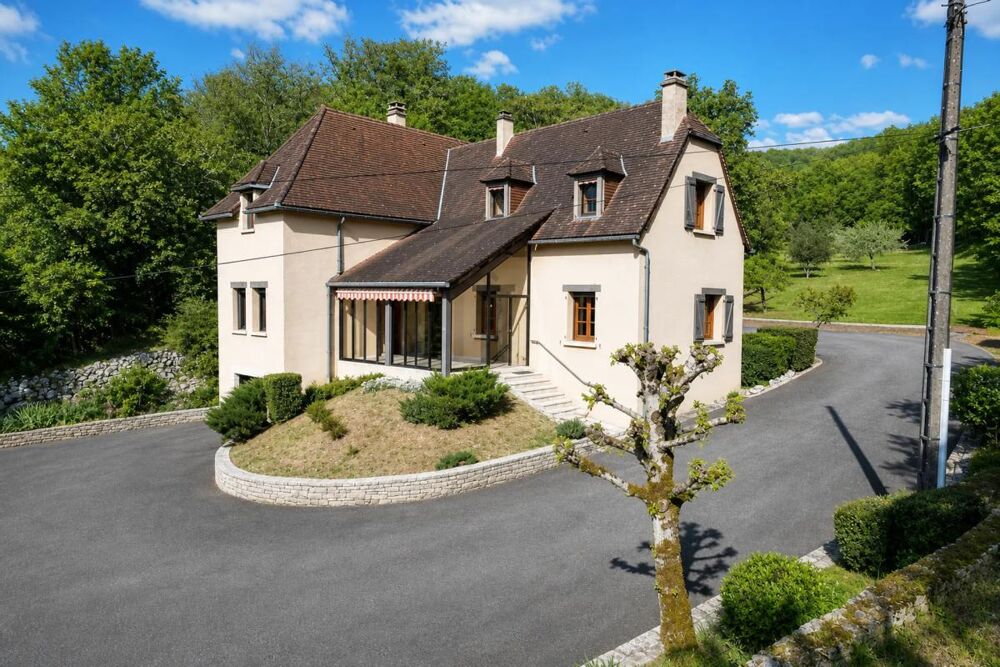 Maison spacieuse et rénovée de 291m² à Souillac