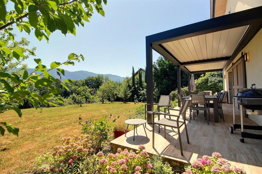 Maison indépendante de 218.63 m², terrain de 1928 m²