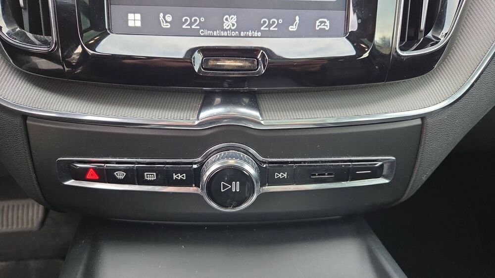 XC60 T6 Recharge 2.0 Ti 253 Plug in Hybrid 145 AWD Geartronic8 Pl 2024 occasion 78180 Montigny Le Bretonneux