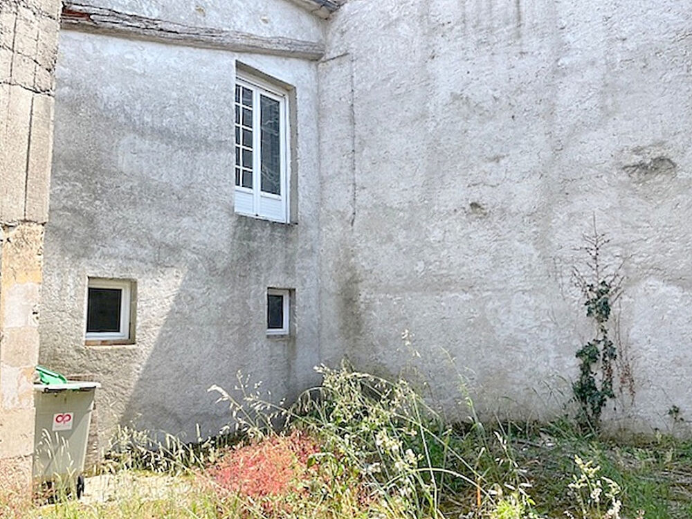 Vente Maison Local à réhabiliter sur 2 niveaux habitation ou commerce 93 m2+ jardin et stationnement Saint sauveur d aunis