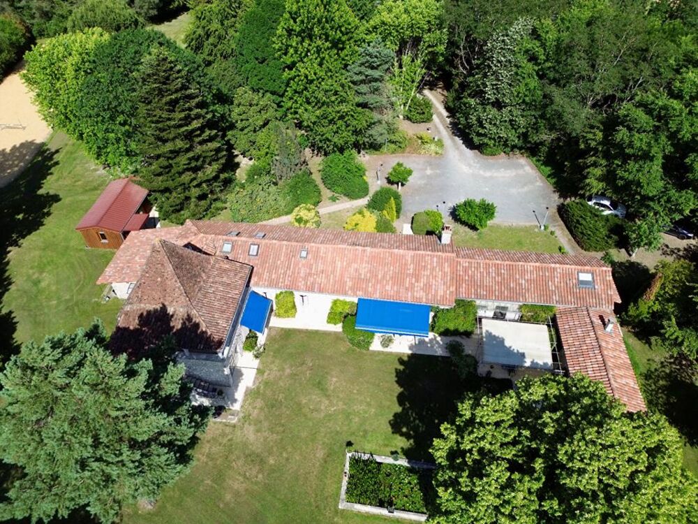 Propriété d'Exception au coeur du Périgord : Un héritage du XIVe siècle sublimé par la modernité, 270 m² habitables, 7ha de terr