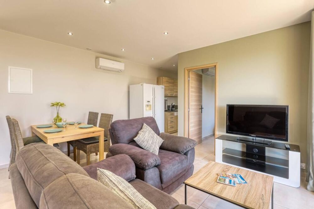 Vente Appartement Superbe T3 rénové avec terrasse à vendre - Centre- ville Lavandou- Plage et commodités à pied Le lavandou