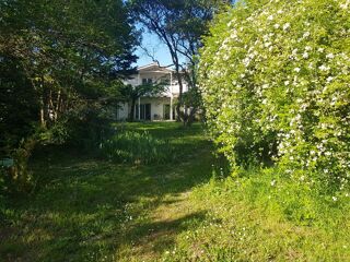  Maison  vendre 8 pices 240 m