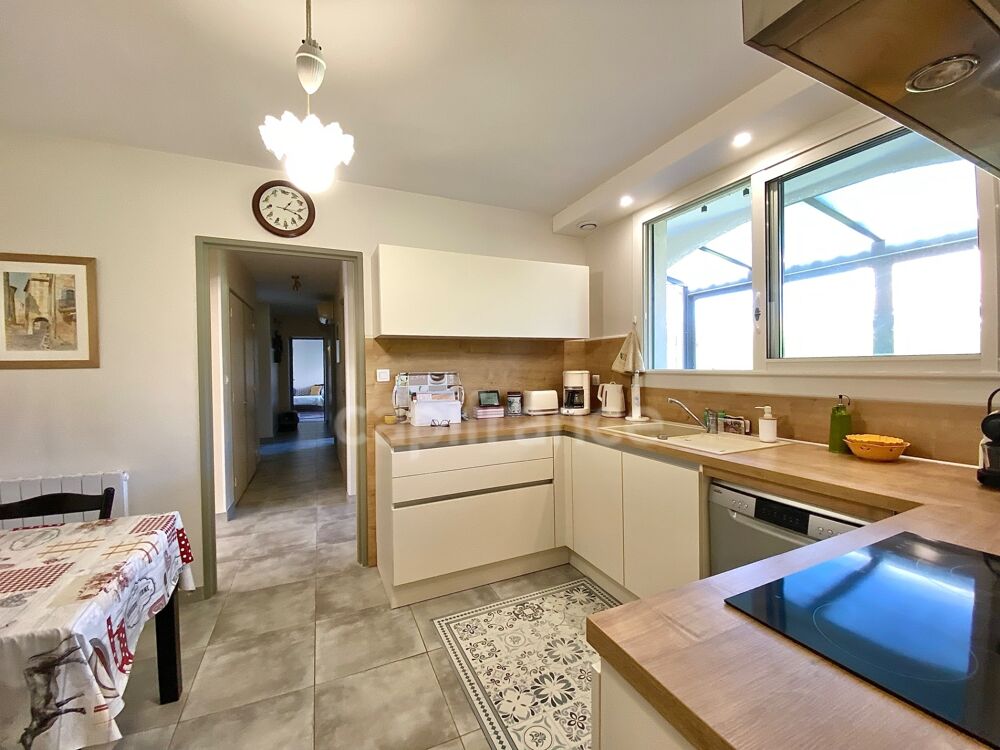 Vente Maison UZÈS – Maison de plain-pied T6 rénovée avec prestations haut de gamme, jardin et garage Uzes