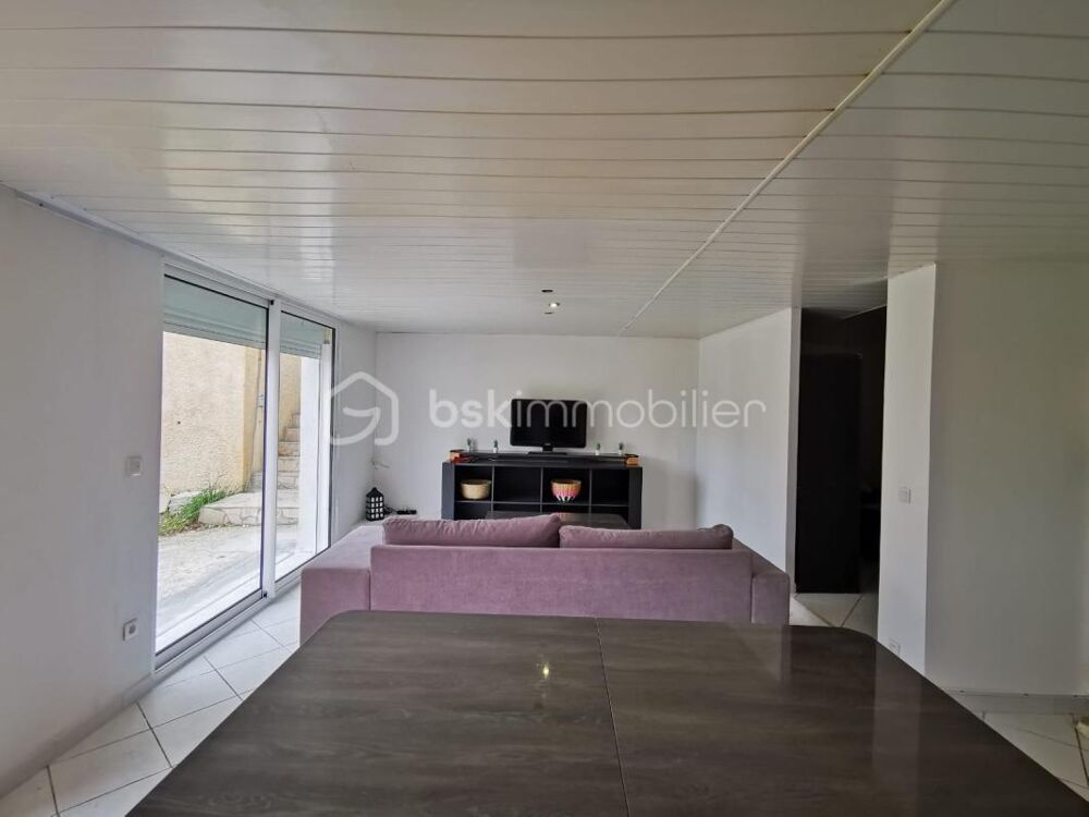 Appartement meuble de type 2 bas de villa avec jardin et place de parking sécurisée