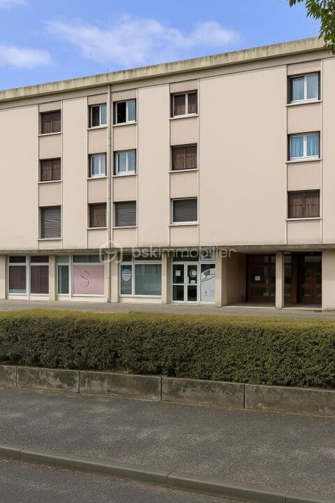 &Agrave; VENDRE � Local professionnel 60 m&sup2; avec vitrines � &Eacute;chirolles (Commanderie / Frange Verte) 89000 38130 Echirolles