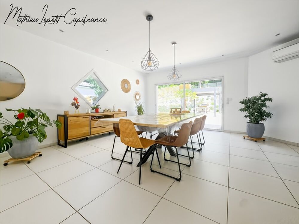 Maison contemporaine de 253 m² avec piscine, garage isolé de 100 m² et terrain de 4 728 m²  CHANCELADE- aucun travaux à prévoir