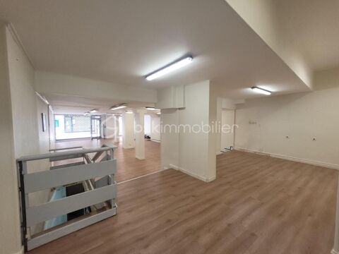  Murs Commerciaux Voiron Centre     180 000 € 