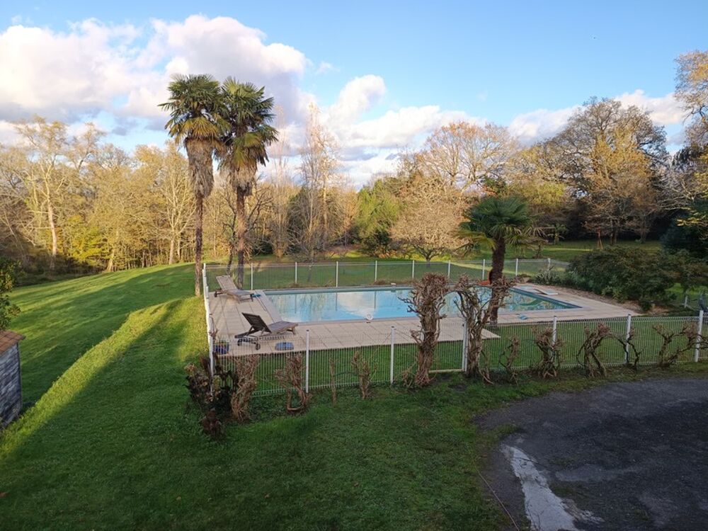 BELLE DEMEURE DE PLUS DE 300 M² AVEC PISCINE DANS UN CADRE IDYLLIQUE SUR ENVIRON 2 HECTARES