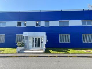   Bureau à louer de 86 m2 cloisonné en deux parties dans une ZAC à Achères au prix de 825 € H.T. H.C. / mois Acheres