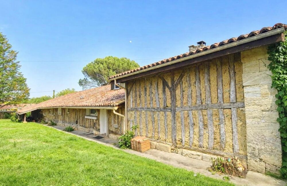 Vente Maison A 18 kms de Saint-André de Cubzac, à Tizac De Lapouyade  - Longère de caractère  alliant charme  de l'ancien et le  confort mode Tizac de lapouyade