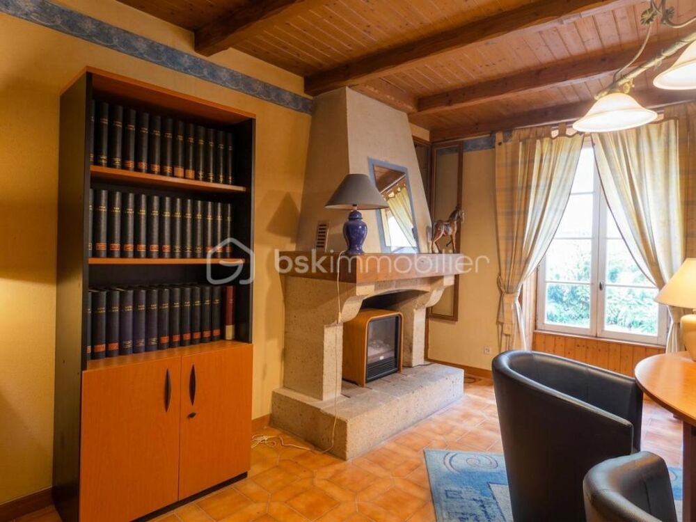 Marennes centre  Maison familiale en pierre de 145 m², 4 chambres, cour sans vis-à-vis et garage