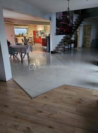  Maison  vendre 7 pices 205 m