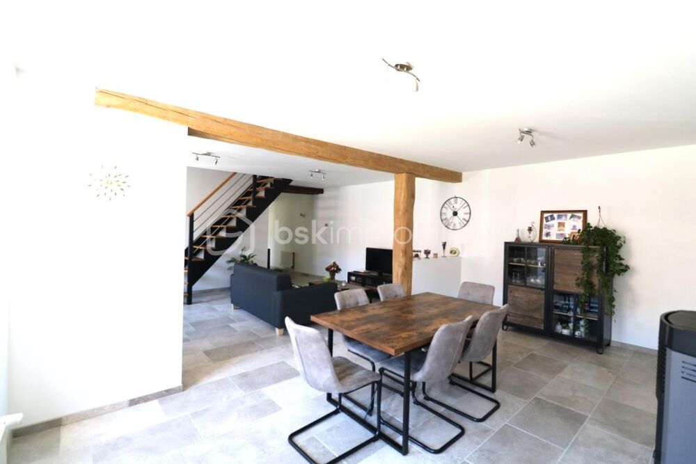 Vente Maison Longère 8 pièces, 3 chambres, atelier, dépendances, abri pour voiture, cave et jardin Donnemarie dontilly