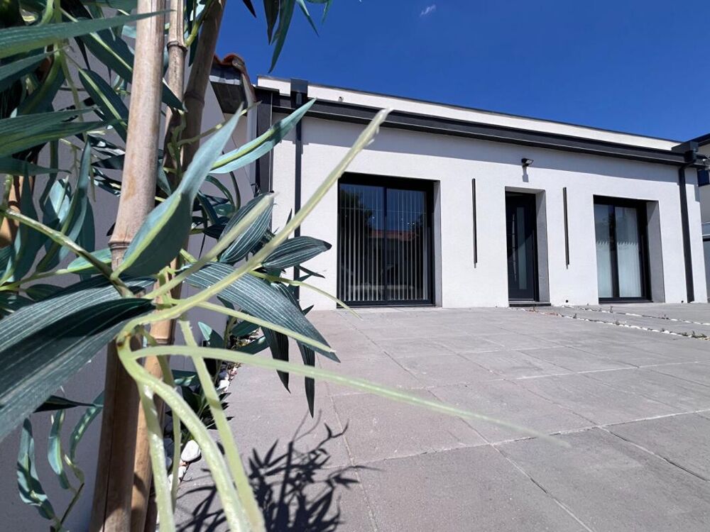 Magnifique maison de plain-pied de 102 m² de style contemporaine sur un terrain 3 faces de 299 m²