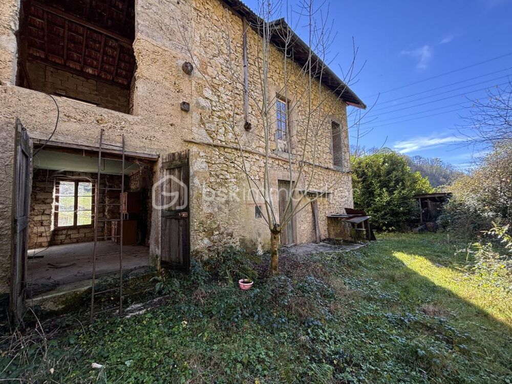 Maison avec dépendances à fort potentiel  Rénovation complète à prévoir