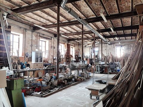   4 200 m² de bâtiments sur plus de 11 600 m2 de terrain. PROVINS(77) 