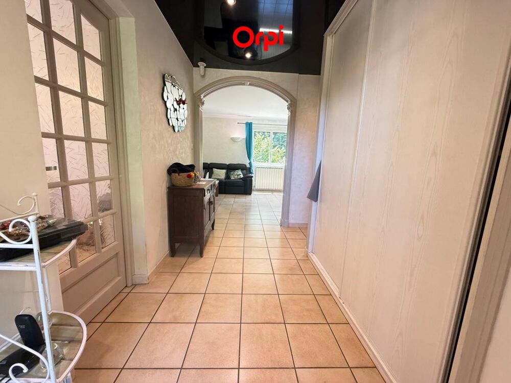 Saint-Geoirs  Maison familiale de 157 m² avec vue dégagée, 4 chambres et sous-sol complet