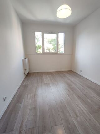  Appartement à louer 4 pièces 80 m²