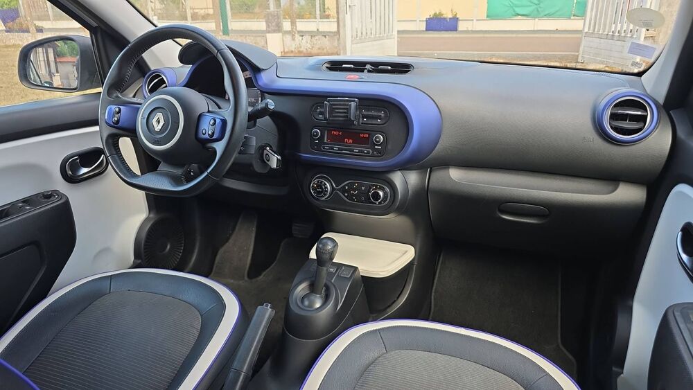 Twingo 0.9 TCe 90 EDC6 Cosmic 2015 occasion 89100 Sens