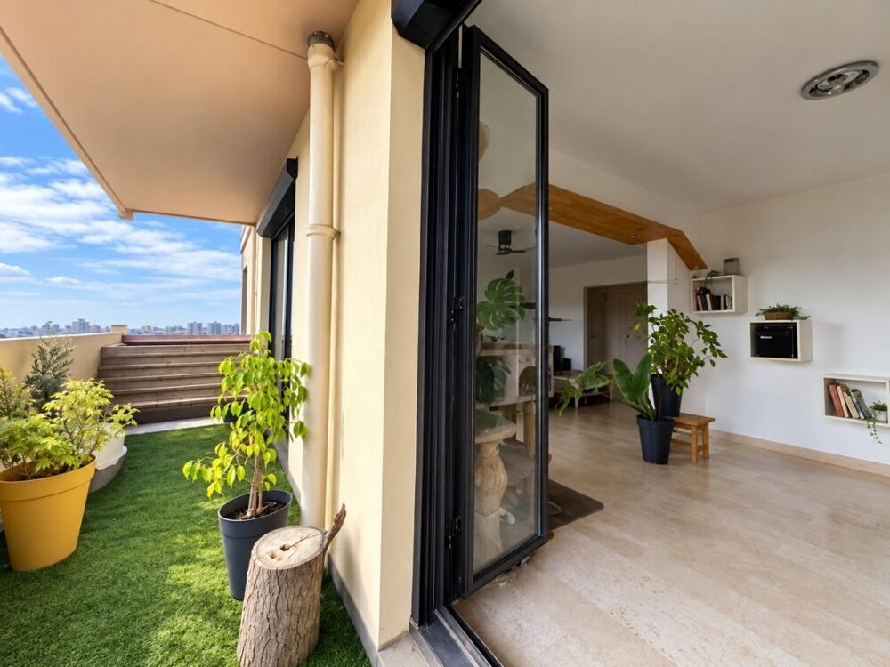 Vente Appartement Appartement T3 transformable en T4 – Dernier étage – Vue mer et Bonne Mère – 2 balcons – Parking Marseille 13