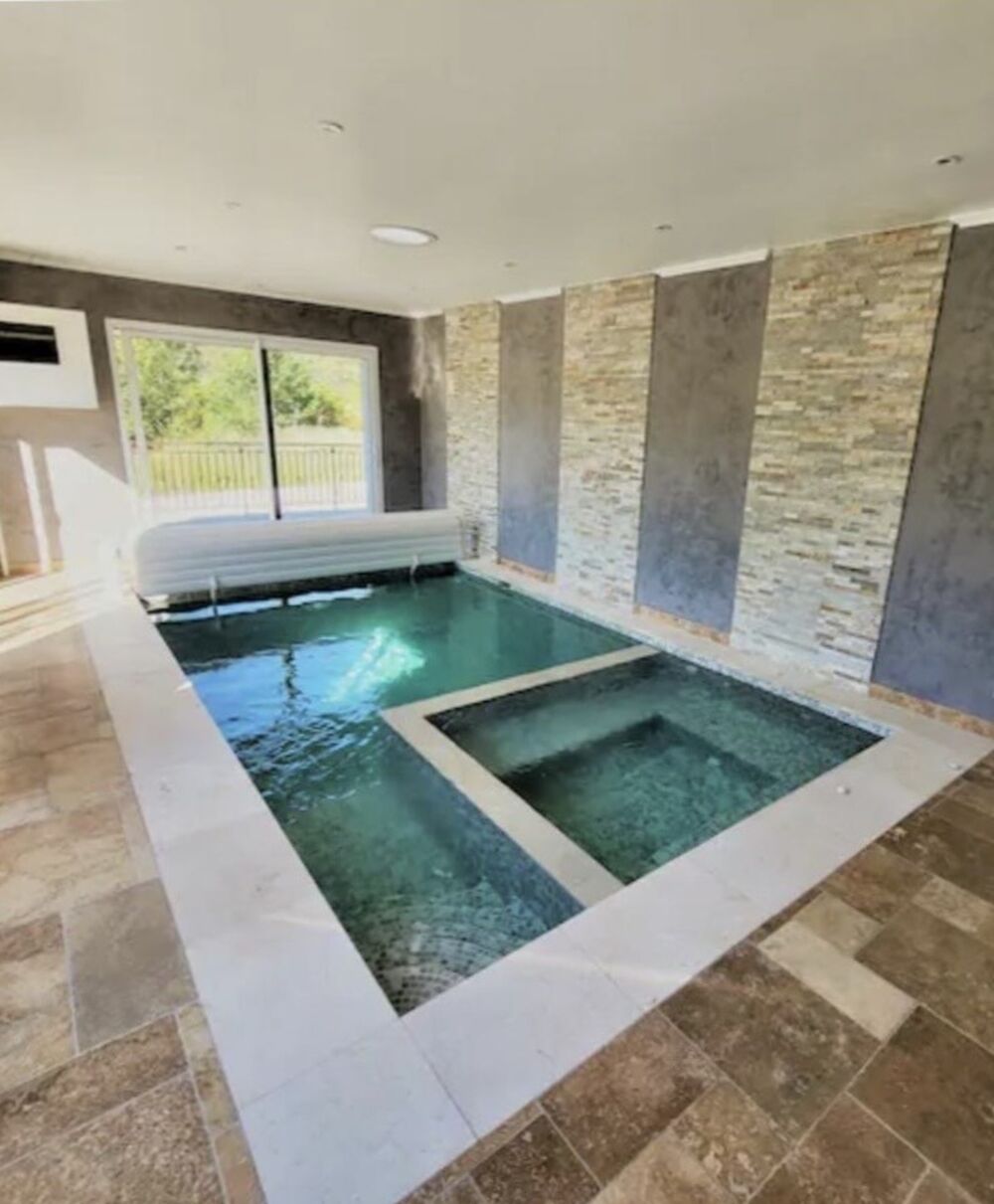 à vendre  Propriété/château Peyroules (04120)