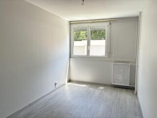  Appartement à louer 4 pièces 81 m²