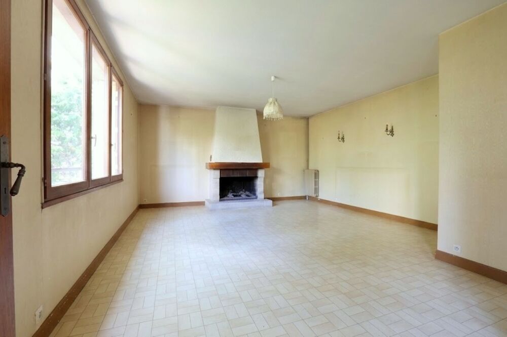 Maison de 144 m² à vendre. 8 pièces dont 5 chambres située coteaux est d'EPERNAY (51)