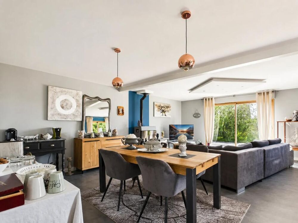 Vente Maison Maison de 7 pièces de 168 m² à Plounévez-Lochrist proche plage Plounevez lochrist