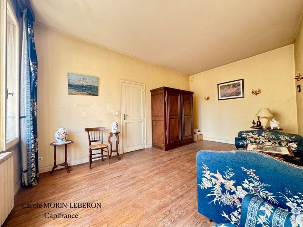 Maison en pierre à rénover, 3 chambres, garage et cour