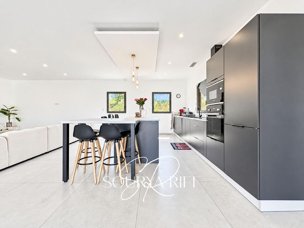 VILLA 4 CHAMBRES, CLIMATISATION, PISCINE, SOUS-SOL