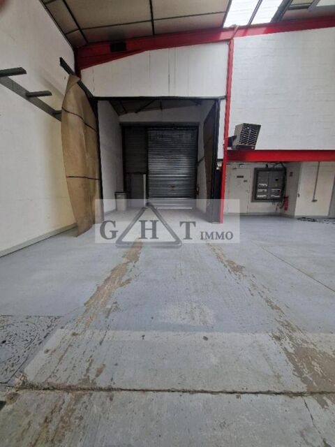 A VENDRE  860 M² ENTREPOT ET BUREAUX A BOBIGNY (ZAC DES VIGNES) 1999000 93000 Bobigny