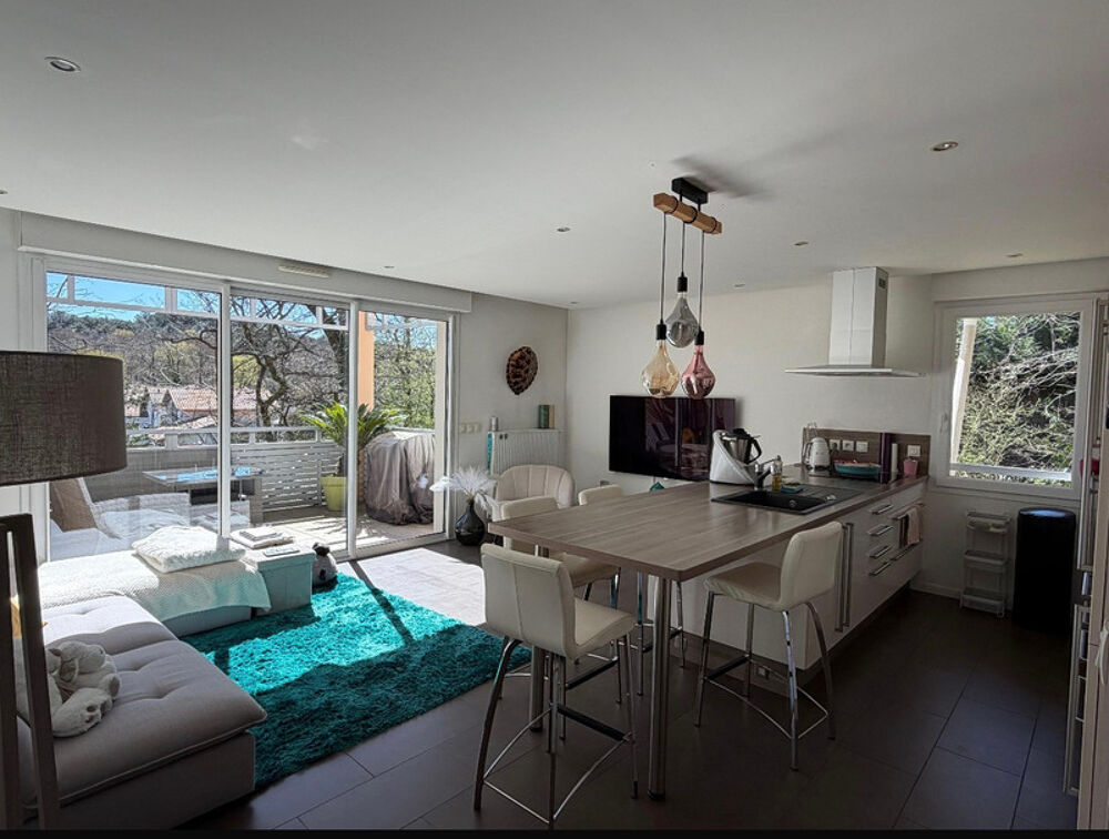 T3 lumineux avec terrasse 15 m² + piscine  Brindos proche Biarritz