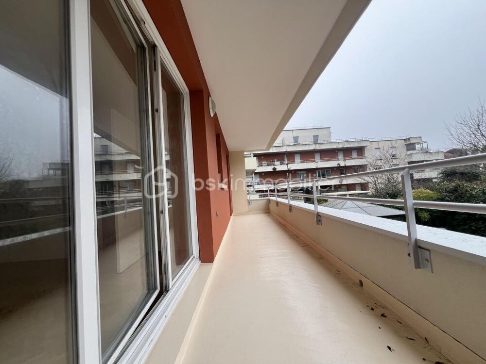 Vente Appartement APPARTEMENT T3  64 m² LUMINEUX /MÉTRO PVC ET LEO LAGRANGE /BALCON /CAVE /PARKING / ANNÉE CONSTRUCTION 2007 Vitry sur seine