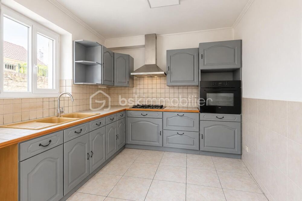 Vente Maison Maison en pierre de 104 m² avec cour et accès véhicule Bethisy saint martin