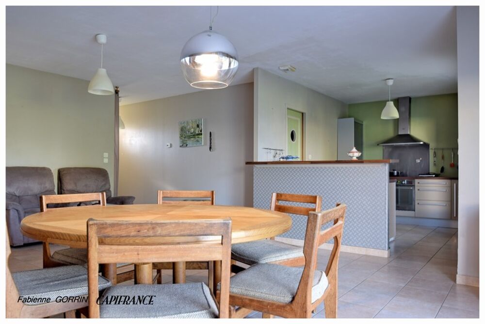 Maison à vendre 5 pièces SAINT JEAN DE LIVERSAY (17) PLAIN PIED, 3 CHAMBRES, GARAGE, TERRAIN CLOS, VUE DEGAGEE SANS VIS A VIS