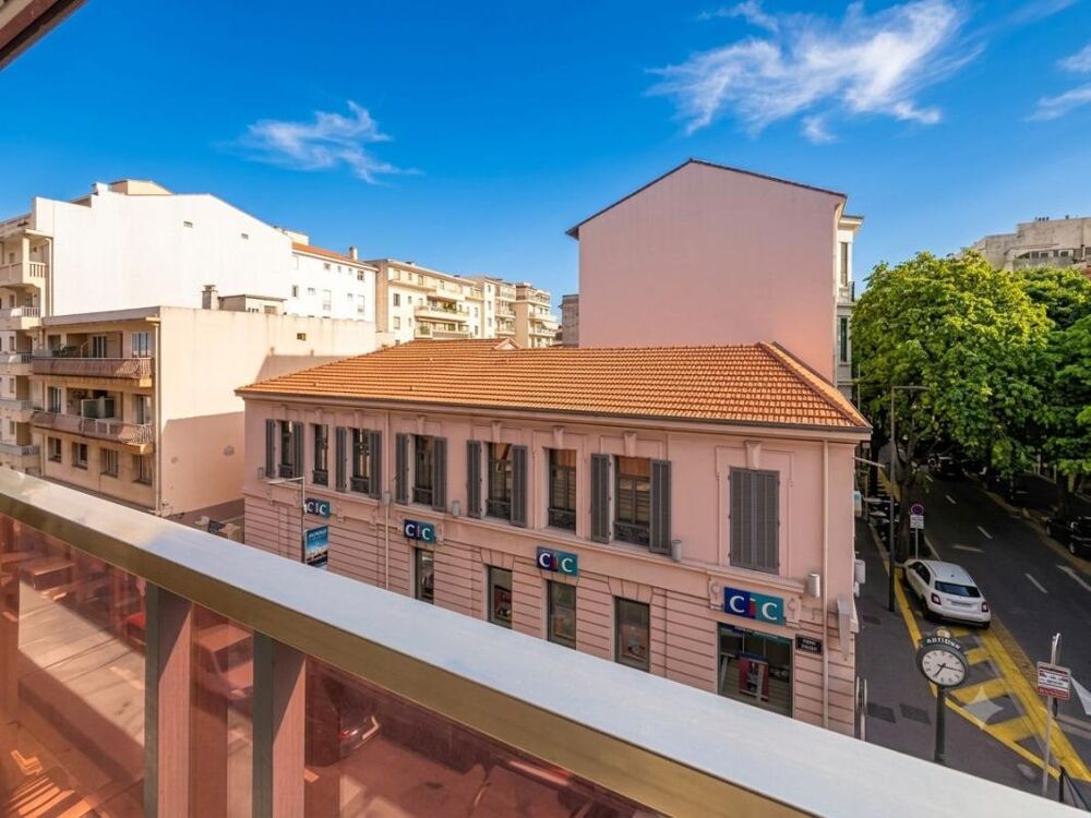 Vente Appartement Antibes Centre – Élégant 3 pièces d'angle avec terrasse et double garage en option Antibes