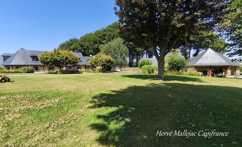 A 20 KMS de Fécamp. Ensemble immobilier comprenant 2 habitations (303 m²);1 piscine; triple garage; Terrain 5215 m²