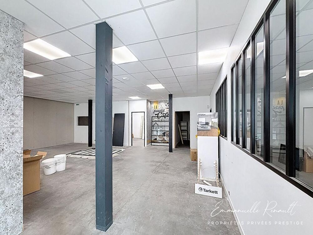 Vente Immeuble Local d'activité de 700 m² aux portes de Vannes · Fort potentiel Vannes