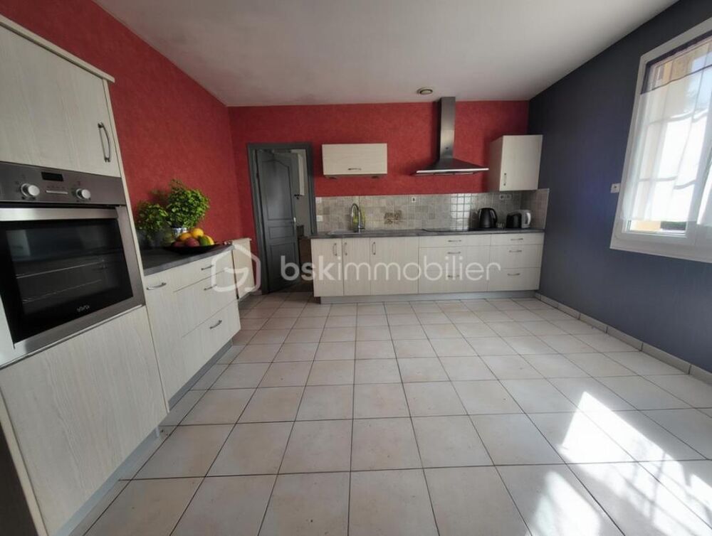 ? Maison familiale avec vie de plain-pied  4 chambres  terrain 740 m²