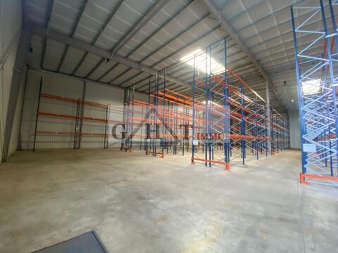   ENTREPOT 2800 M² + TERRAIN 6000 M² A VENDRE A VAUX LE PENIL 