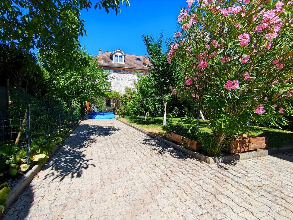 Maison de caractère en centre-ville 180 m² - DOUVAINE (74)