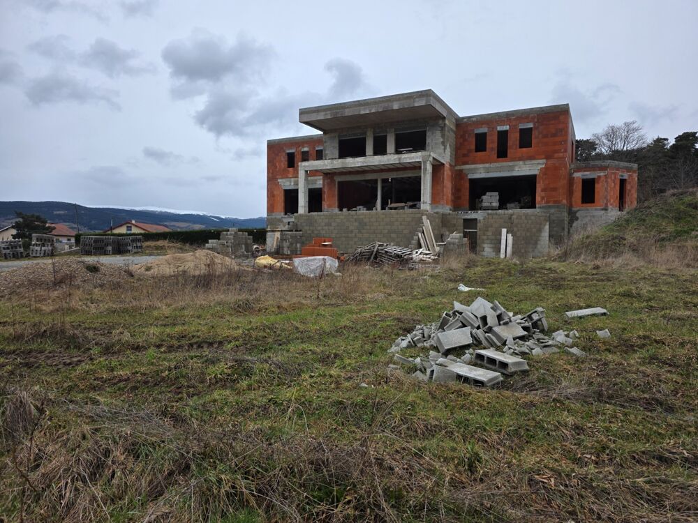 Vente Maison Maison à vendre 19 pièces proche de MONTBRISON (42) 500 m2 avec 6233 m2 de terrain Montbrison