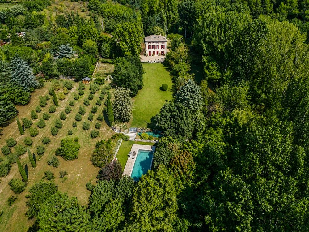 Maison 14 pièces / 420 m² / 2 808 000 EUR / AIX-EN-PROVENCE