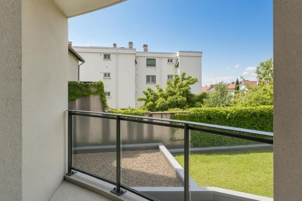 Lyon 8 - T3 , Balcon et Garage en Sus